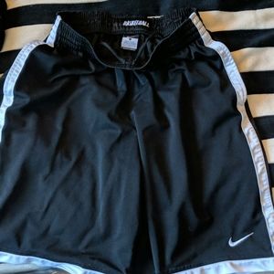 Nike basketball shorts w/pockets